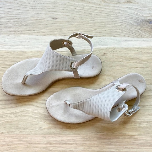 Women's Mixed Size/Brand  Lot of Four (4) Sandals Bundle sizes 7,7.5, & 8 - Picture 11 of 16